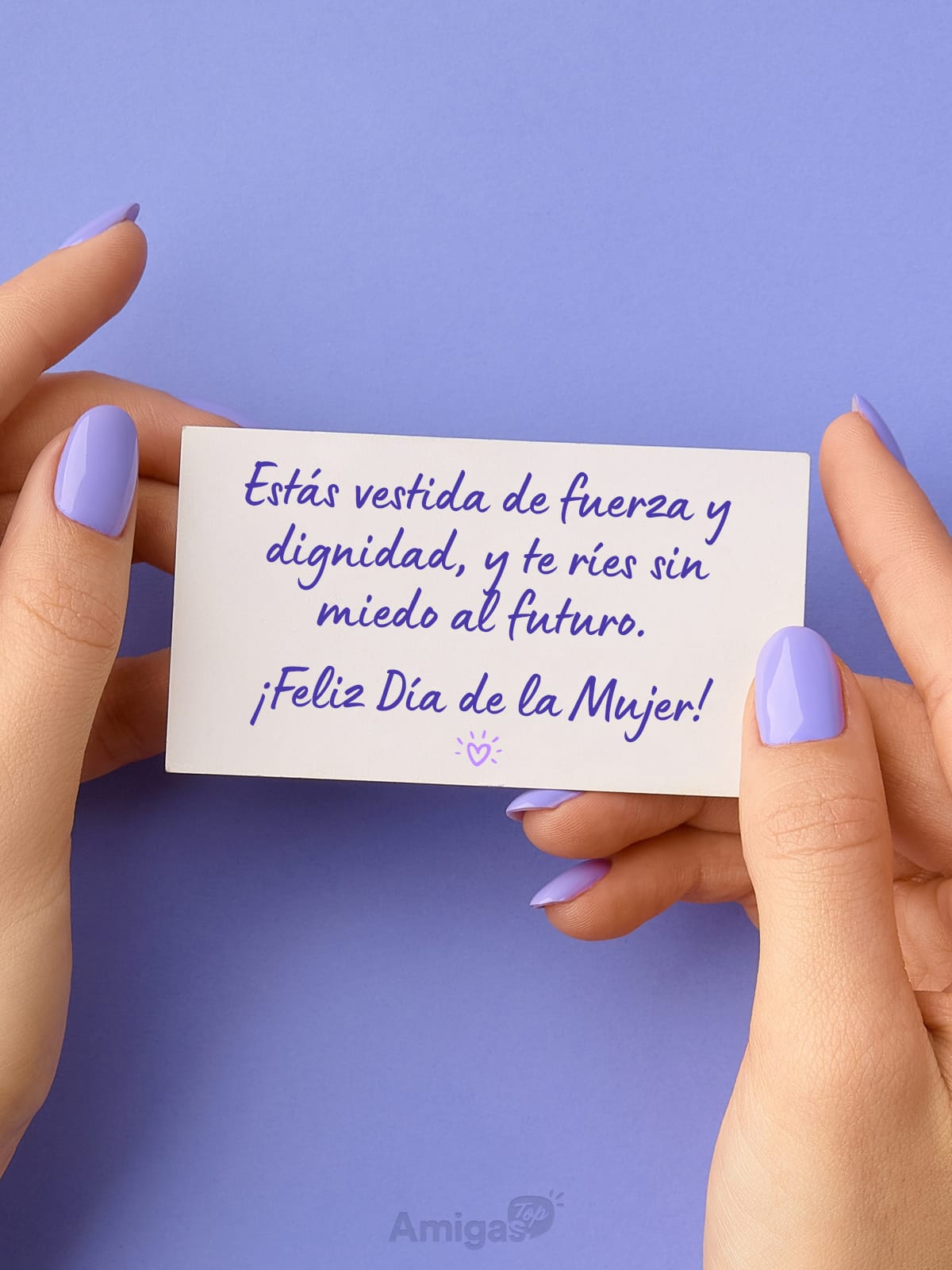 Frases y mensajes para compartir el Día de la Mujer: Estás vestida de fuerza y dignidad, y te ríes sin miedo al futuro. ¡Feliz Día de la Mujer!